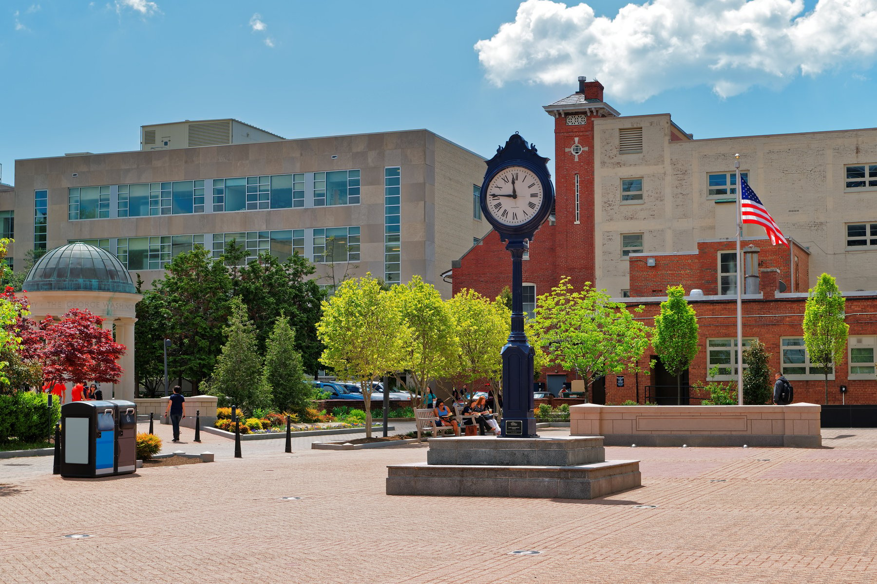 Clock in Kogan Plaza in Washington University Campus